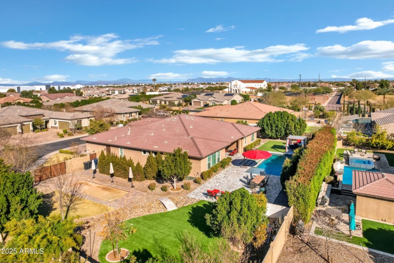 1783 E Desert Broom Pl-65