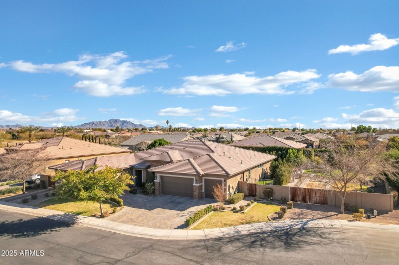 1783 E Desert Broom Pl-56