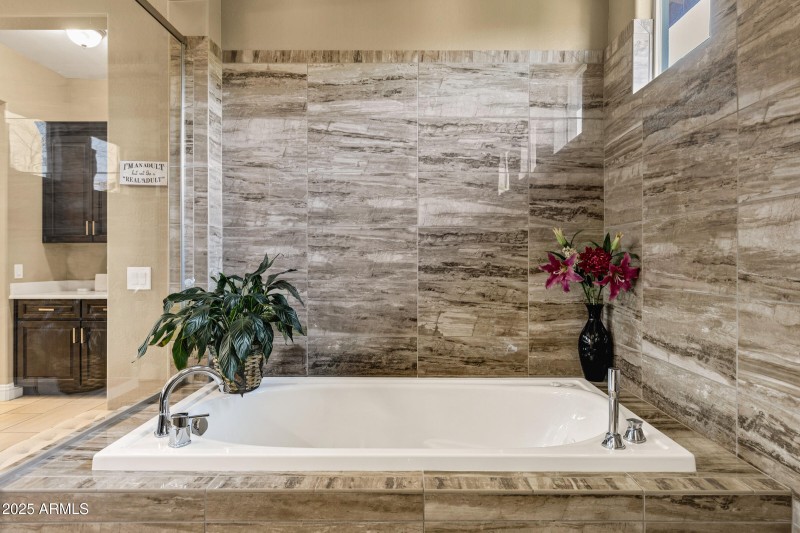 1783 E Desert Broom Pl-43