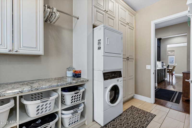 1783 E Desert Broom Pl-46