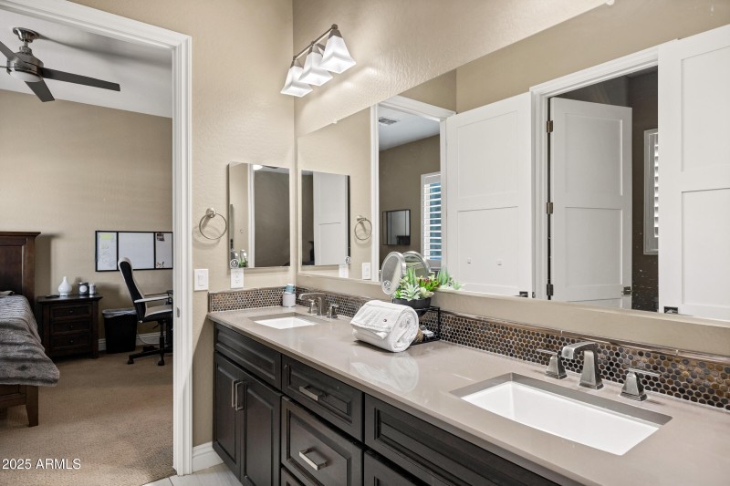 1783 E Desert Broom Pl-24