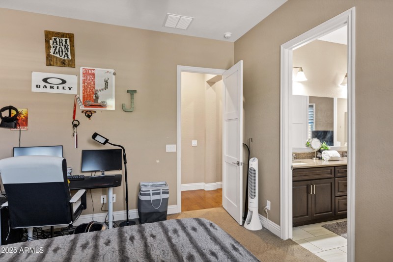 1783 E Desert Broom Pl-27