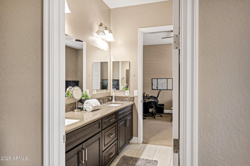 1783 E Desert Broom Pl-28