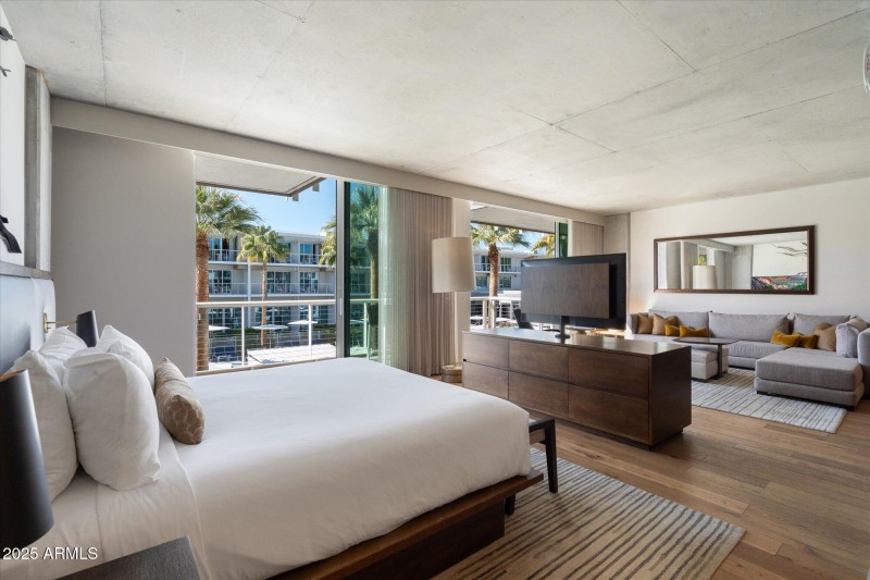 King Bed + Swivel TV