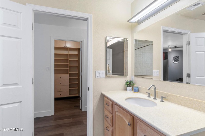 2nd Lux Bathroom