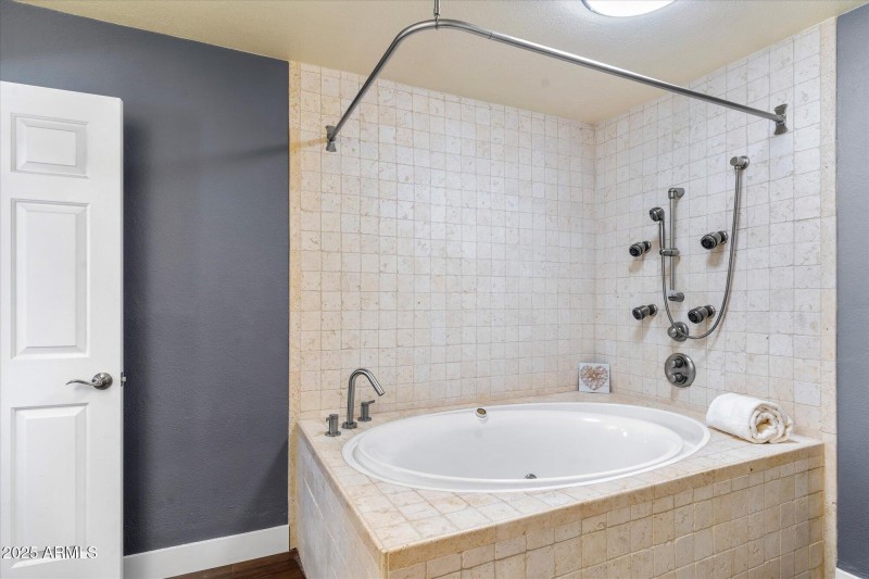 2nd Lux Bathroom
