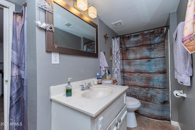 10212 S 47th Ave-24
