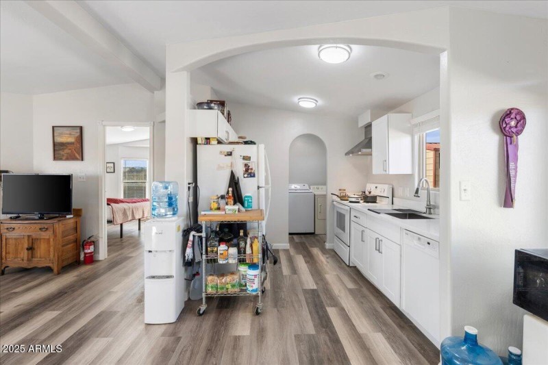 Eat-In Kitchen