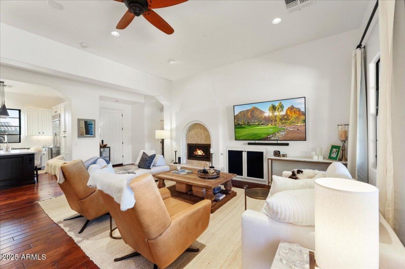03-Living Area
