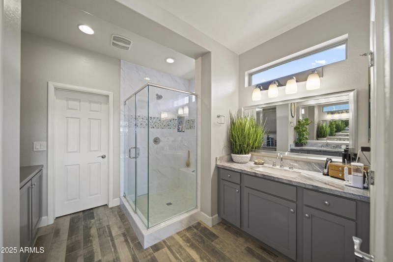 4413 Noble Dr 00017