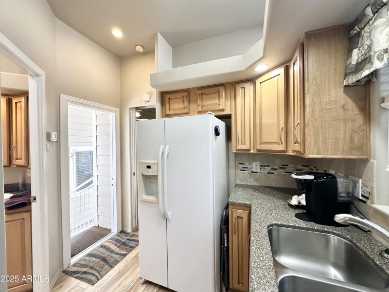 REFRIDGERATOR