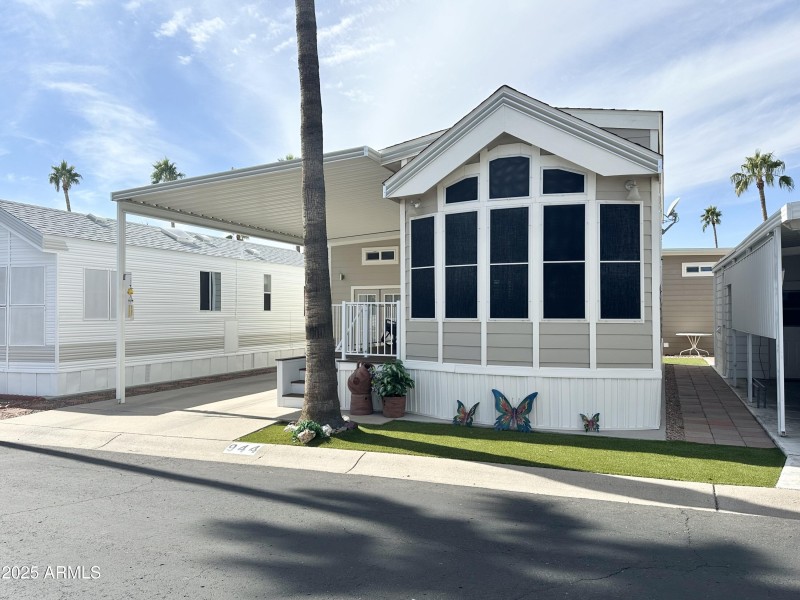 FABULOUS CURB APPEAL