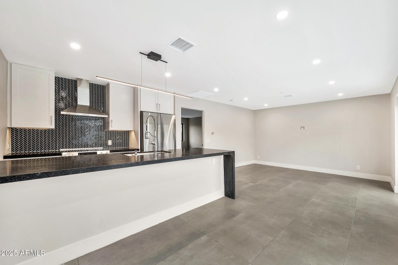 1955 E Greenway Rd-50