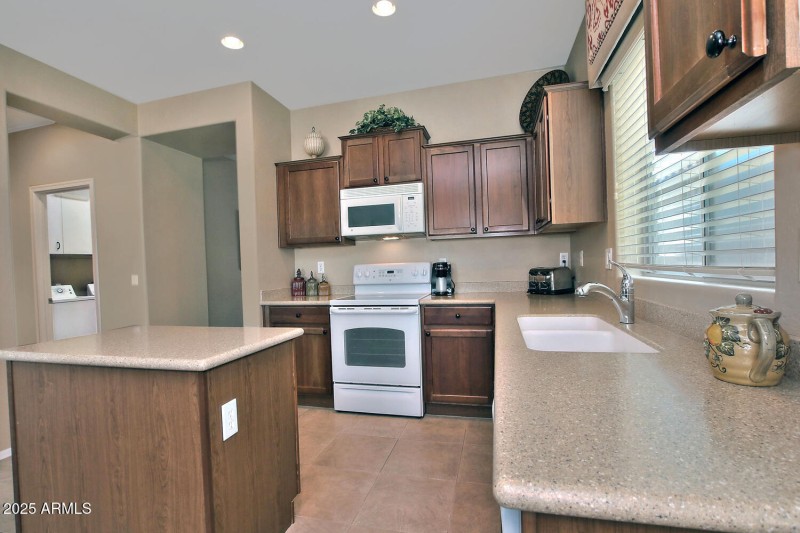 6614 W Victory Way Florence AZ-large-015