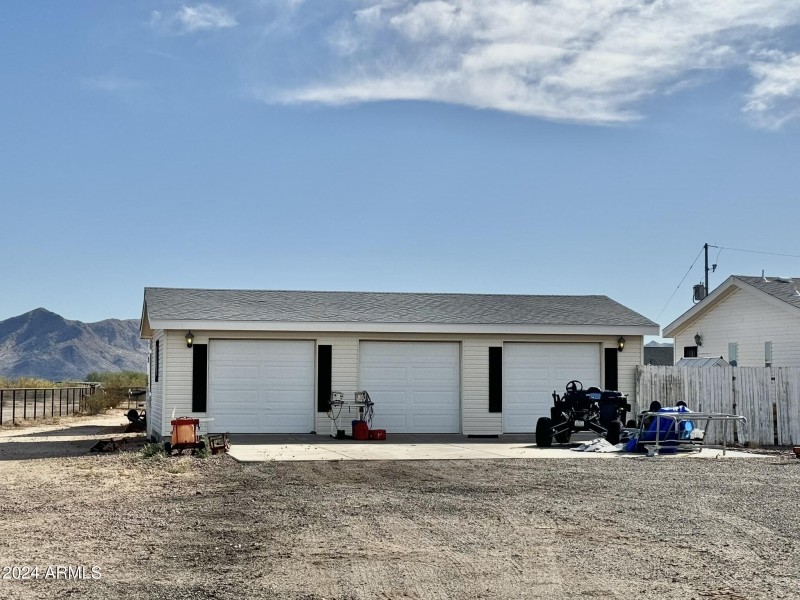 3 Car Detached Garage