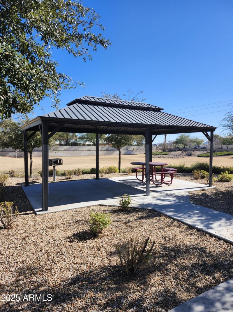 157th Ln Community Picnic Gazebo