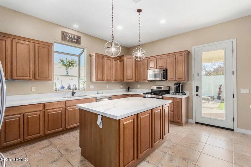 Light and Bright Kitchen