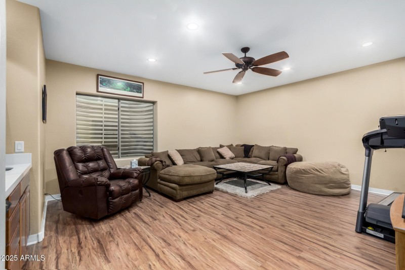 Bonus room/2nd Living Space