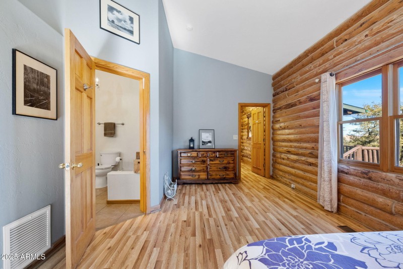 20-Bedroom 1 (2)