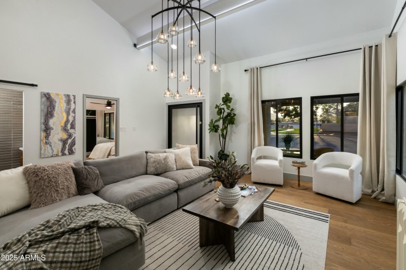 MAJESTIC LIVING ROOM