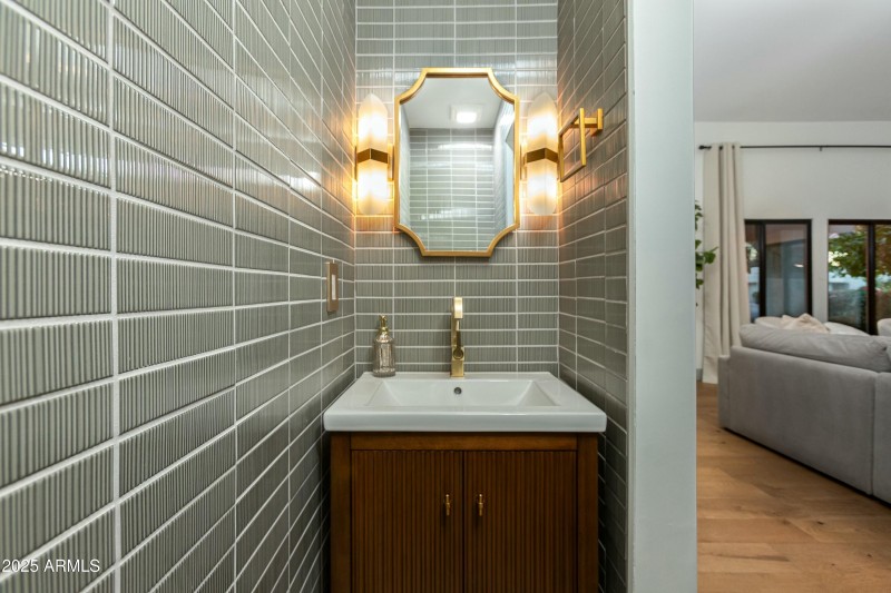 POWDER ROOM