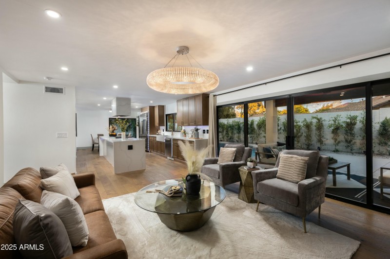 FAMILY ROOM ONTO POOL