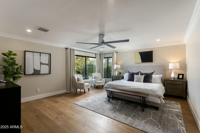 UPSTAIRS PRIMARY BEDROOM
