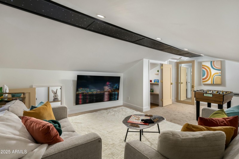 PLAY HOUSE OR 5TH BED OPTION