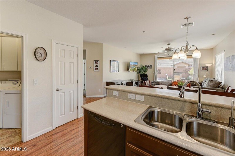 08-Kitchen Counter