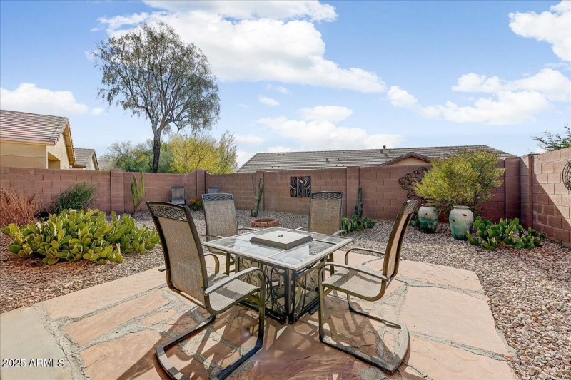 17-Outdoor Dining