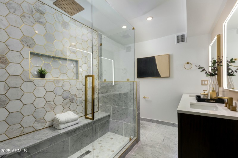 3RD BATH/EN SUITE BATH