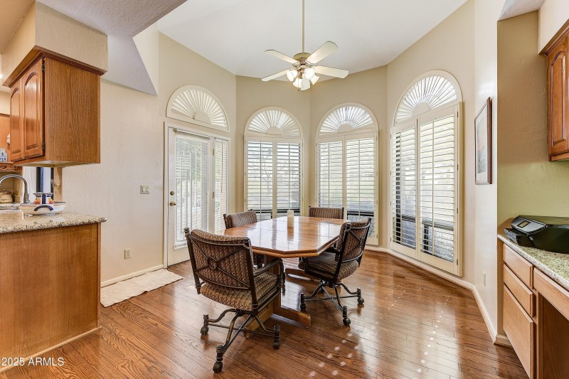 012_Casual Dining