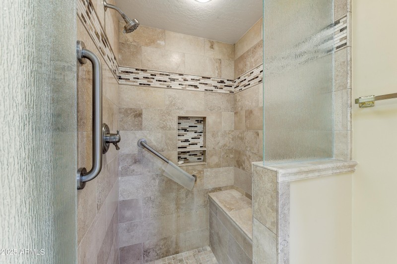 019_Primary Shower