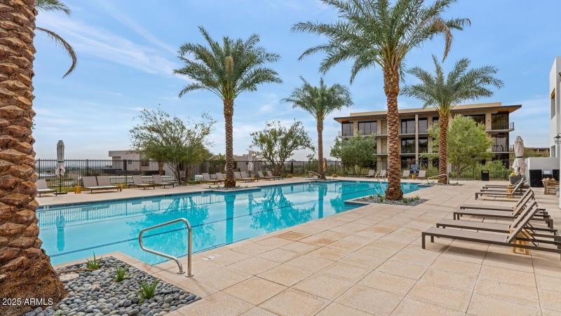 5000 N Camelback Ridge-large-025-012-TOD