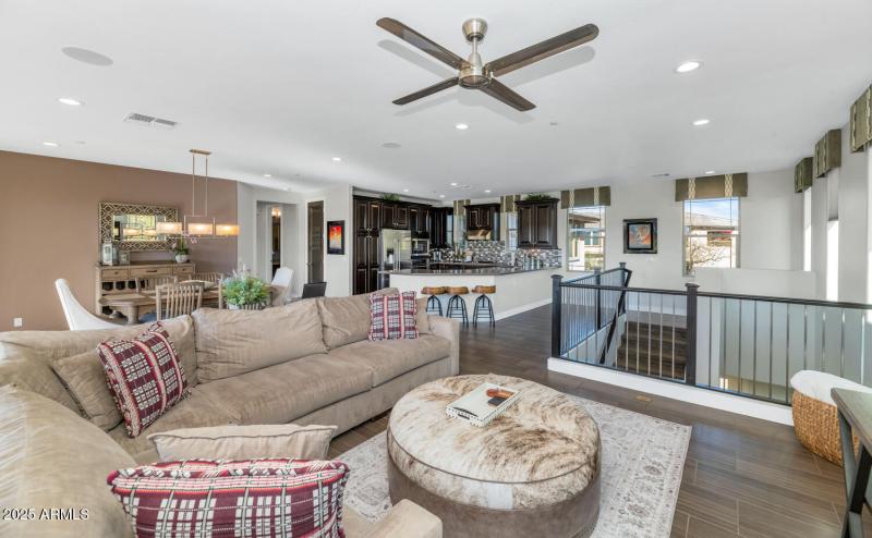 10260 E White Feather Ln-large-006-014-T