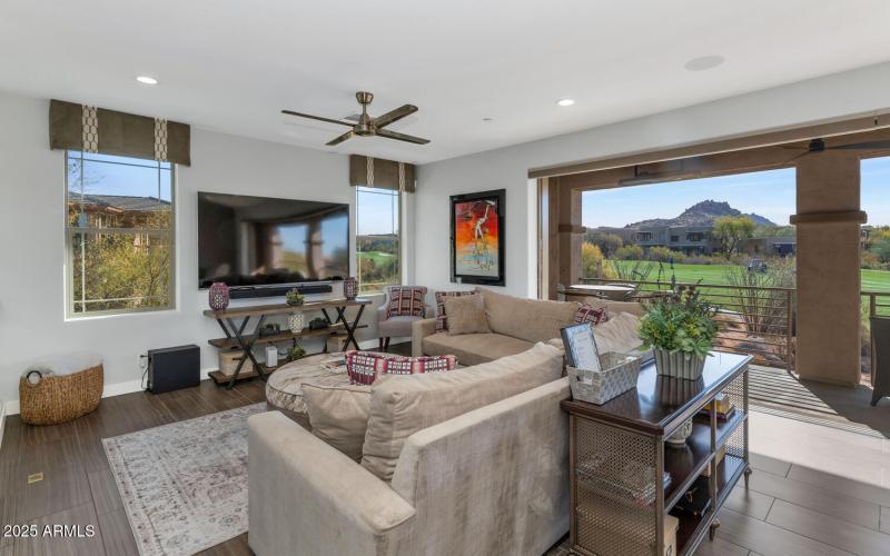 10260 E White Feather Ln-large-008-015-T