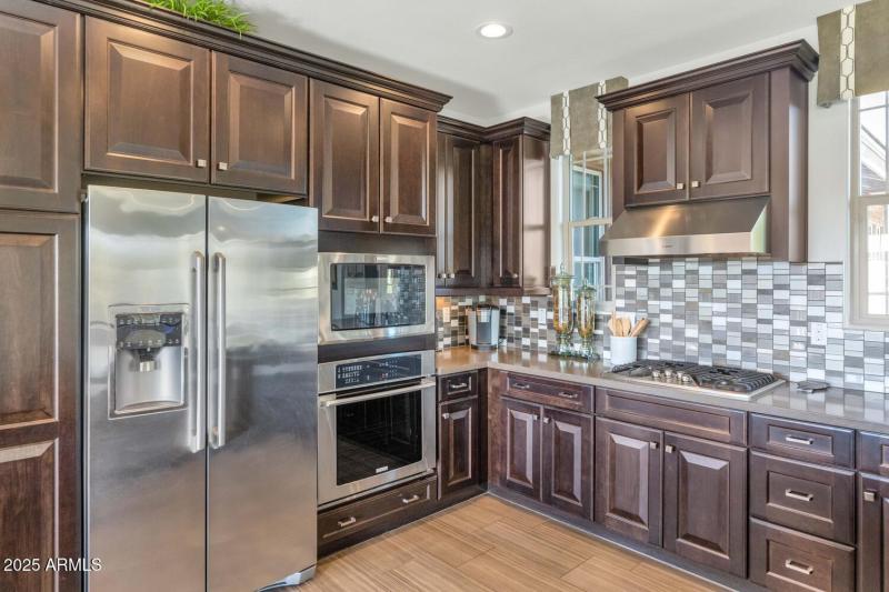 10260 E White Feather Ln-large-010-019-T