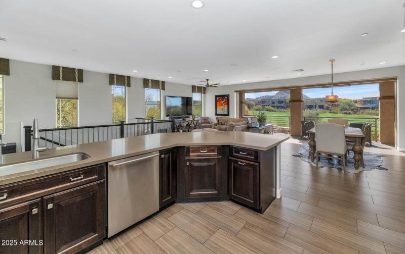 10260 E White Feather Ln-large-011-011-T