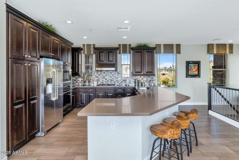 10260 E White Feather Ln-large-012-017-T