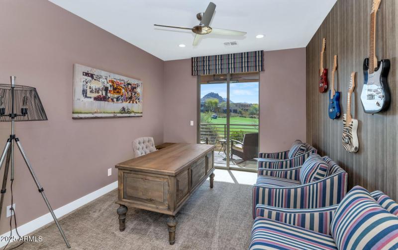 10260 E White Feather Ln-large-013-009-T