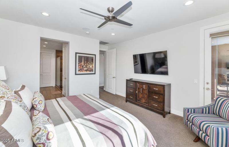 10260 E White Feather Ln-large-016-021-T