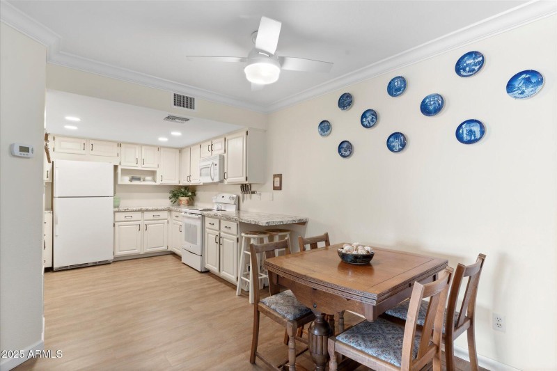 Kitchen/Dining Area