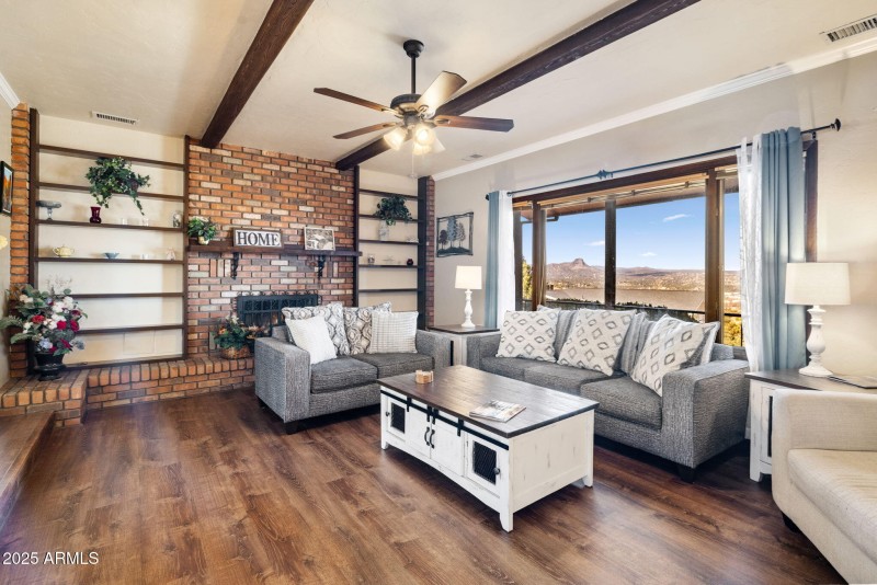 9-Living Room (8)