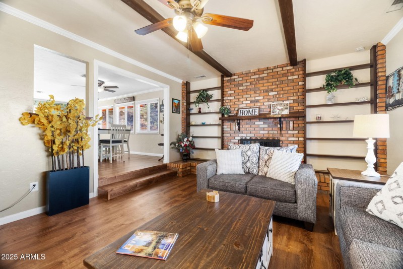 11-Living Room (5)
