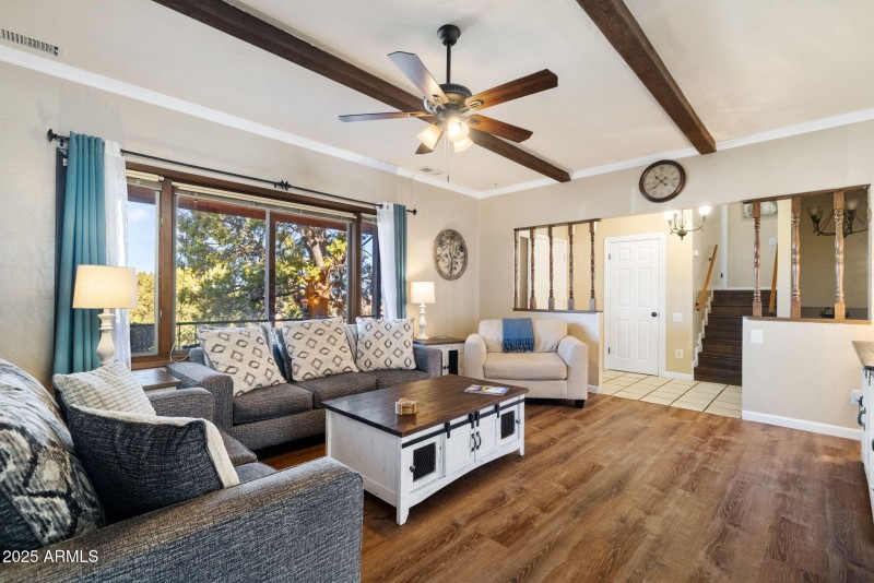 21-Living Room (1)