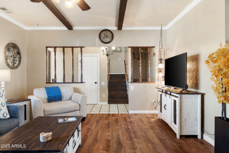 23-Living Room (2)