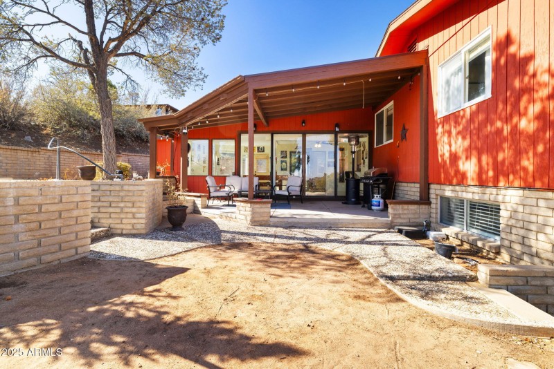 39-Back Patio (2)