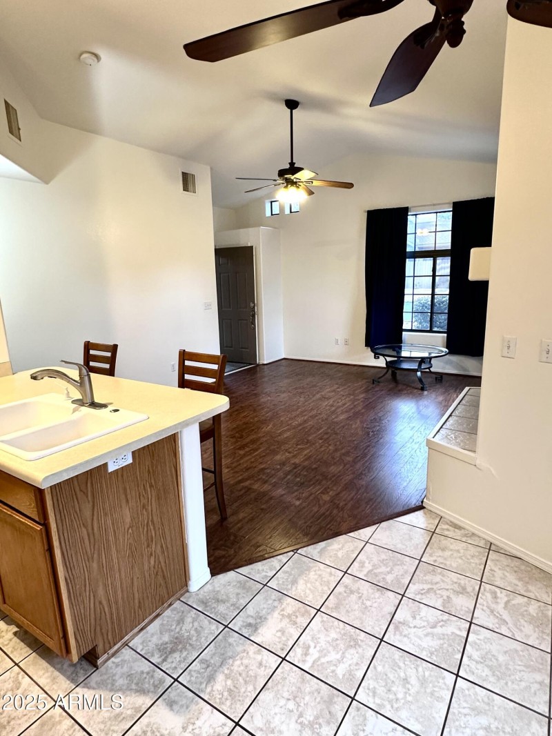 DINING/KITCHEN