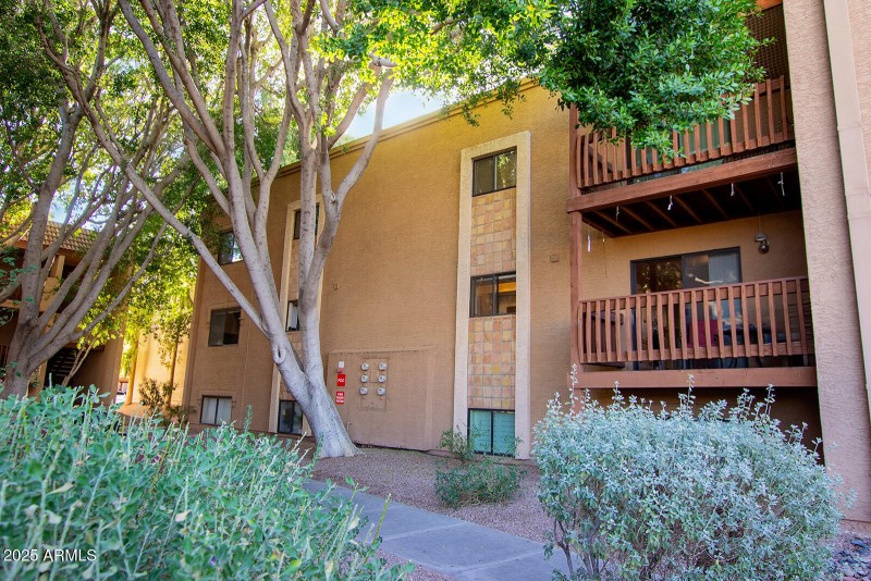 2 private balconies