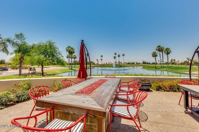 OAKWOOD STONE & BARREL PATIO